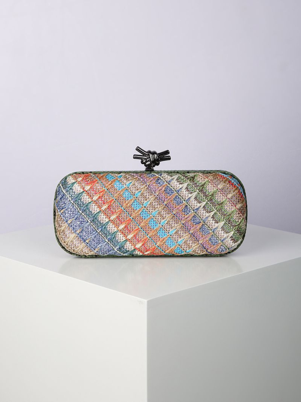 Geantă de seară din paie împletite pentru femei, formă orizontală pătrată, închidere cu lacăt, căptușeală poliester, primăvara 2025.