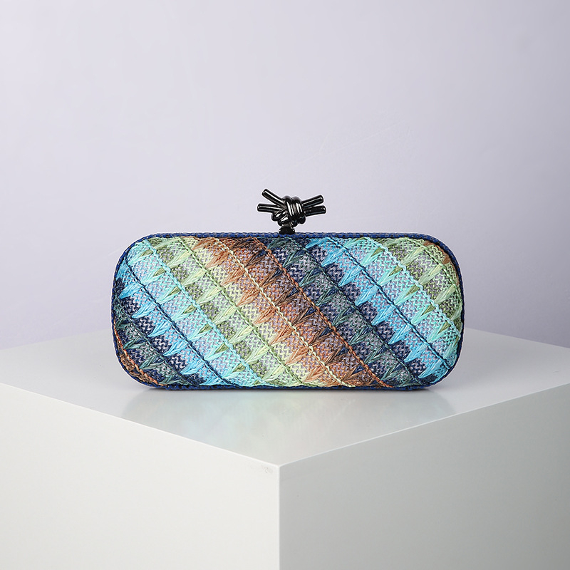 Geantă de seară din paie împletite pentru femei, formă orizontală pătrată, închidere cu lacăt, căptușeală poliester, primăvara 2025.