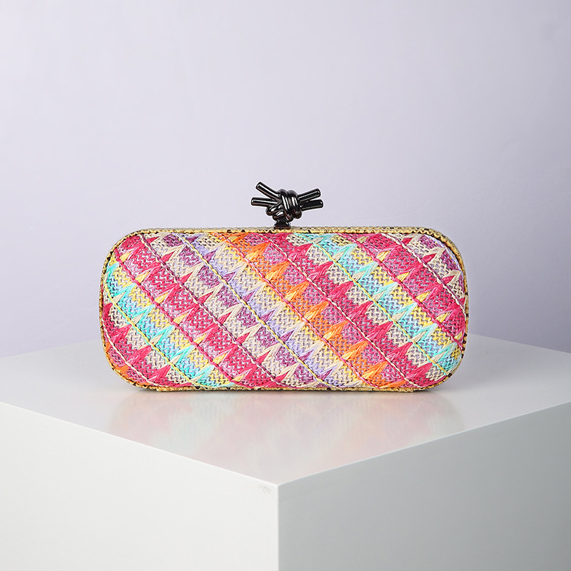 Geantă de seară din paie împletite pentru femei, formă orizontală pătrată, închidere cu lacăt, căptușeală poliester, primăvara 2025.