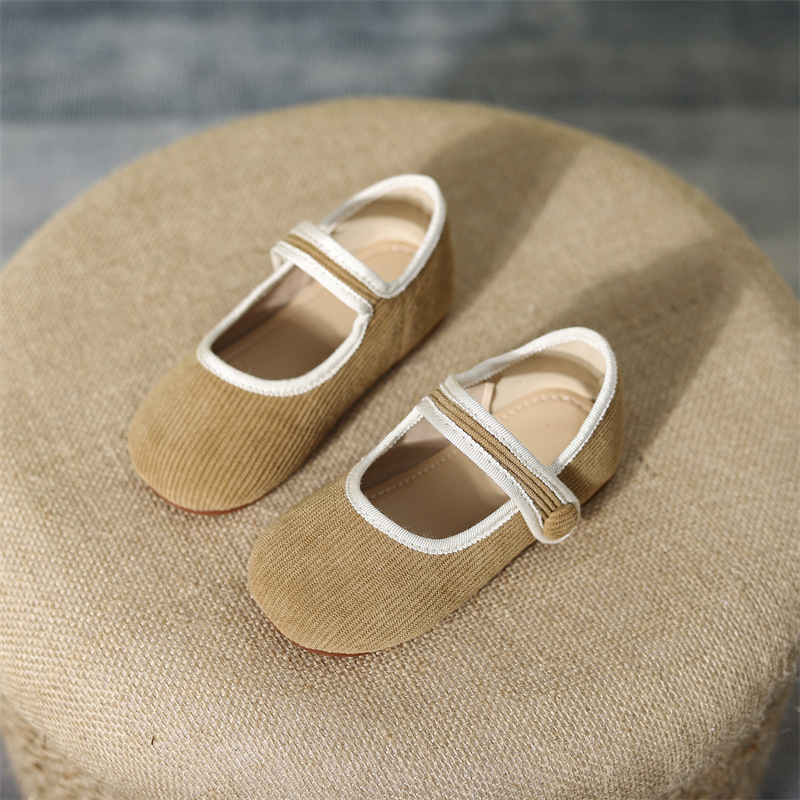 Pantofi fete cu Velcro, suprafața din material textil, branț din piele naturală, talpă din cauciuc, respirabili, impermeabili, antiderapante