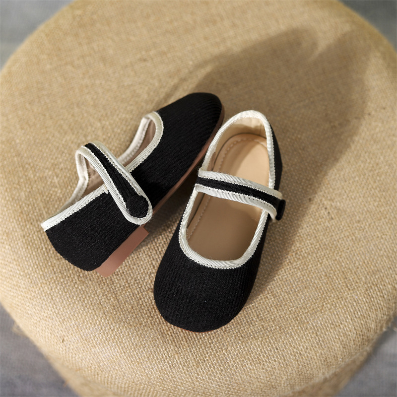 Pantofi fete cu Velcro, suprafața din material textil, branț din piele naturală, talpă din cauciuc, respirabili, impermeabili, antiderapante