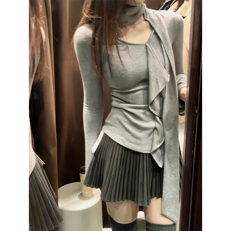 Fustă plisată scurtă, talie înaltă, croi A, țesătură din lână