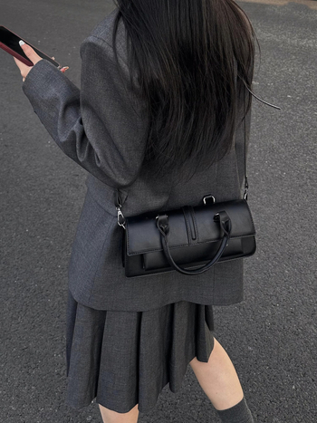 Geantă PU unisex, stil franțuzesc retro, formă orizontal pătrată, închidere cu clapetă, toamna 2025