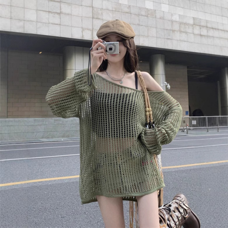 Плетен топ с изрязани детайли и открити рамене - свободен силует, средна дължина, UPF30+ защита от слънцето