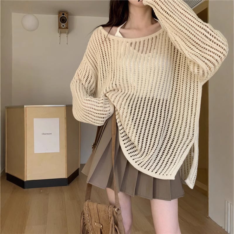 Плетен топ с изрязани детайли и открити рамене - свободен силует, средна дължина, UPF30+ защита от слънцето