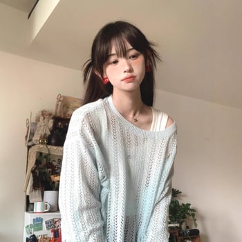 Пуловер с дълги ръкави от плетиво, тънък тюл върху топа, елегантен топ с буквена шарка