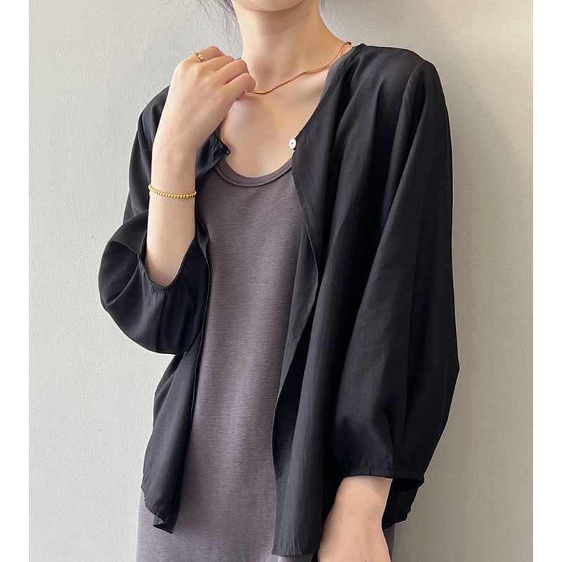 Полиестерен кардиган жакет, 3/4 ръкави, кръгло деколте, 70–80% полиестер, едно изделие, пролет-лято 2025