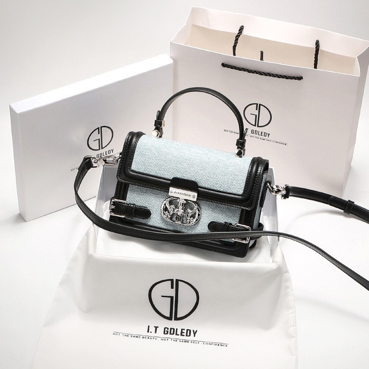 Crossbody torba s teškom vezom, PU materijal, kvadratnog oblika, unutarnja pretinica s laminiranim zatvaračem