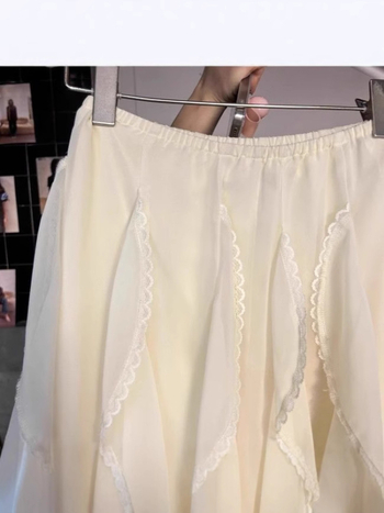 Fustă Cake cu model 3D și cusătură de tip colaj, amestec din fibre de celuloză regenerată și bumbac-poliester, țesătură micro-elastică, primăvara 2025