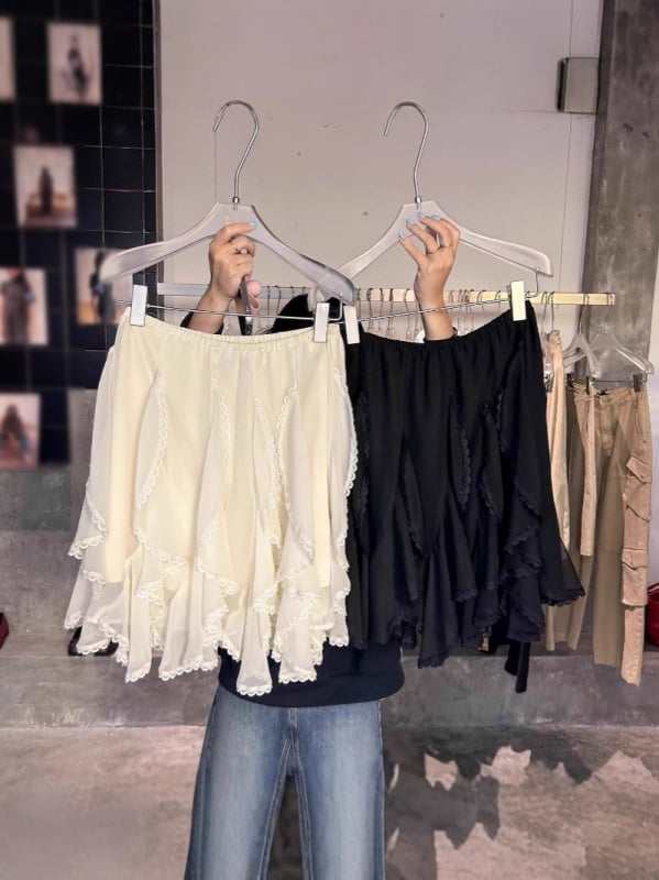 Fustă Cake cu model 3D și cusătură de tip colaj, amestec din fibre de celuloză regenerată și bumbac-poliester, țesătură micro-elastică, primăvara 2025