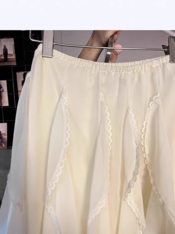 Fustă Cake cu model 3D și cusătură de tip colaj, amestec din fibre de celuloză regenerată și bumbac-poliester, țesătură micro-elastică, primăvara 2025