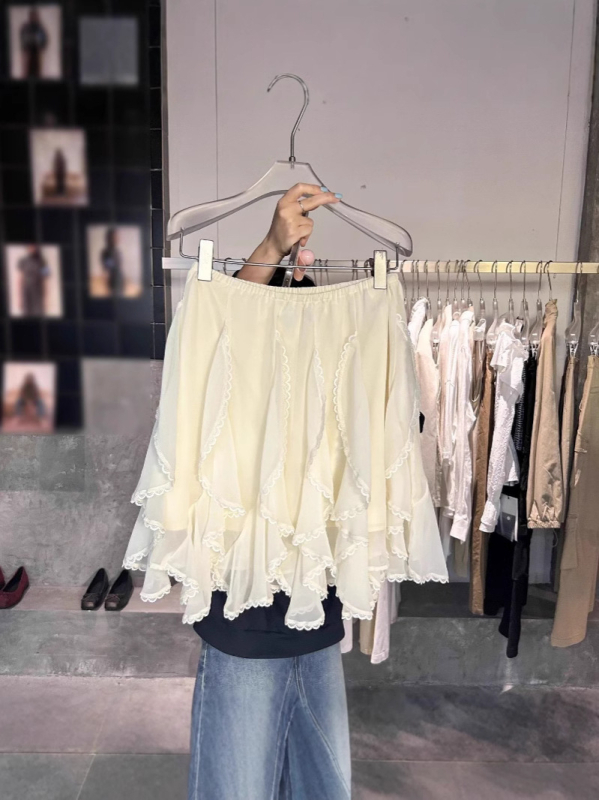 Fustă Cake cu model 3D și cusătură de tip colaj, amestec din fibre de celuloză regenerată și bumbac-poliester, țesătură micro-elastică, primăvara 2025