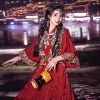 Hanfu haljina, Miao inspirirana princeza s egzotičnim stilom za folklorne plesove, Chenille tkanina sa Spandexom; udio glavne tkanine ispod 30%; udio drugog sastojka 30–50%; proljeće 2025 izdanje