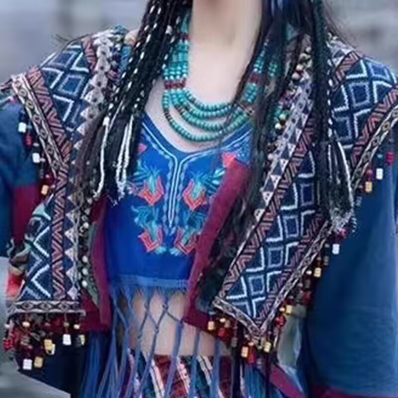 Hanfu haljina, Miao inspirirana princeza s egzotičnim stilom za folklorne plesove, Chenille tkanina sa Spandexom; udio glavne tkanine ispod 30%; udio drugog sastojka 30–50%; proljeće 2025 izdanje