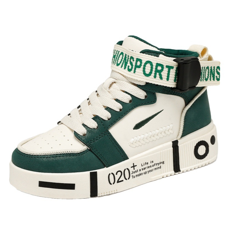 Fiúknak való téli sportcipő műbőr felsőrésszel, magas szár, fleece belső, gumírozott talp, csatos zár