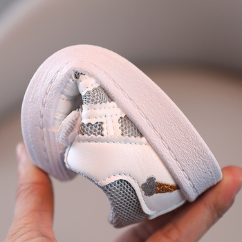 Gyerekeknek hálós felsőrészű mindennapi cipő Velcro-záródással, műanyag talppal, lélegző, 1–3 és 4–6 éveseknek (felsőrész hálós; talp műanyag; Velcro-zár; légáteresztő; kor 1–3 és 4–6 év)