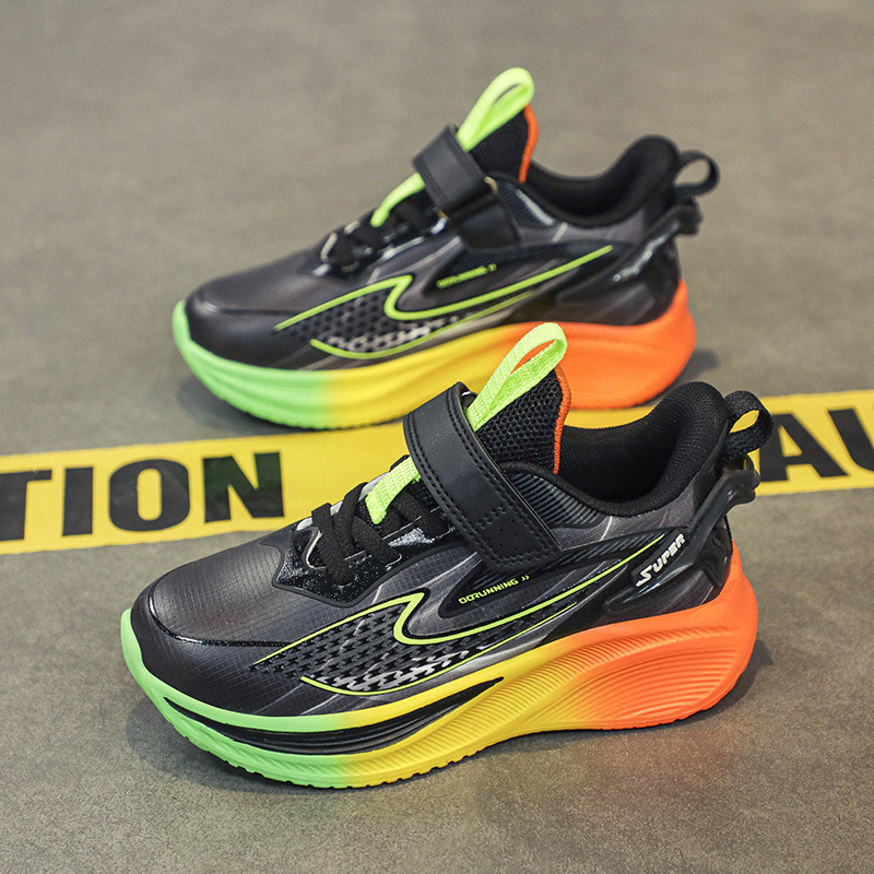 Gyerekeknek való futócipő Velcro záródással, mikroszálas felsőrész, ütéscsillapítás, csúszásmentes talp, EVA talp