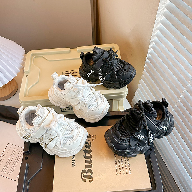 Gyerekeknek szóló mindennapos sportcipő Velcro-zárással; csúszásmentes gumitalp; felső része szintetikus mikroszálas; tavasz-őszi időszakhoz; 1-6 évesek