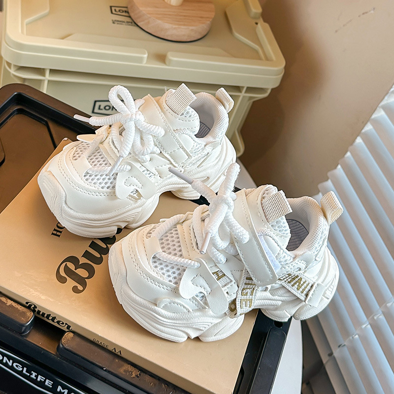 Gyerekeknek szóló mindennapos sportcipő Velcro-zárással; csúszásmentes gumitalp; felső része szintetikus mikroszálas; tavasz-őszi időszakhoz; 1-6 évesek