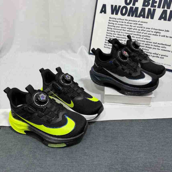 Pantofi sport pentru copii - partea superioară din plasă, model cu dungi, talpă din cauciuc + EVA, închidere cu cataramă rotativă, unisex, pentru vârste 7–16 ani