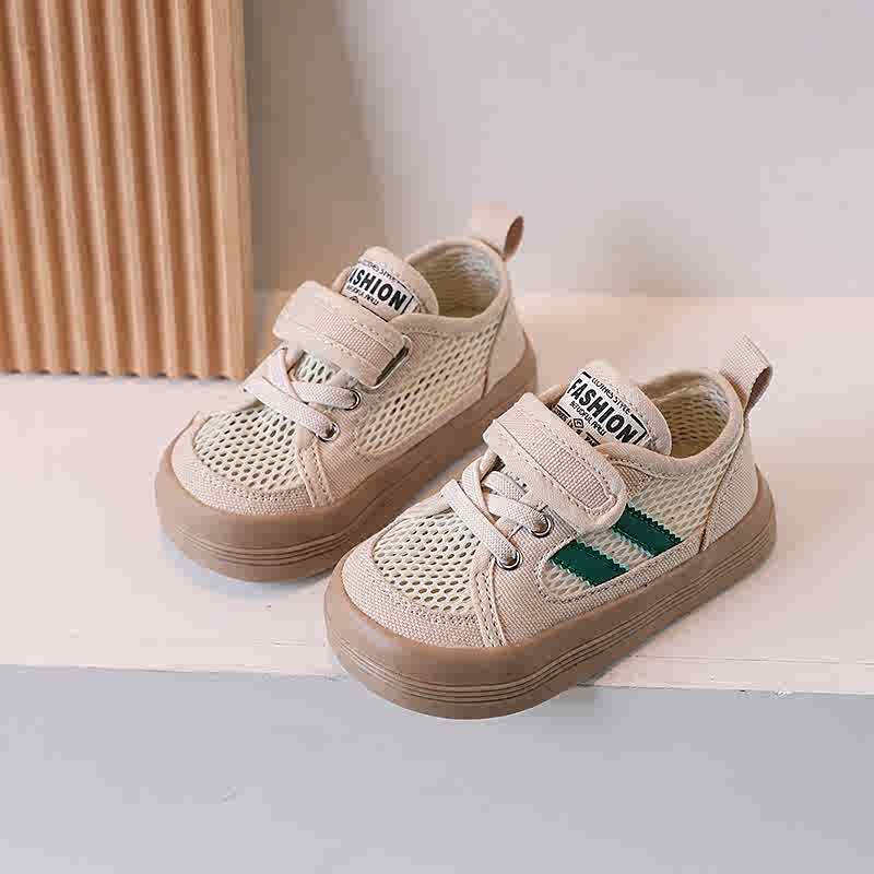 Gyerekeknek szóló vászon tornacipő, légáteresztő, uniszex, Velcro-zár, csíkos minta, gumitalp (Felsőrész: vászon; Talp: gumi; Zárás: Velcro; Mintázat: csíkok; Korosztály: 1–12 év)