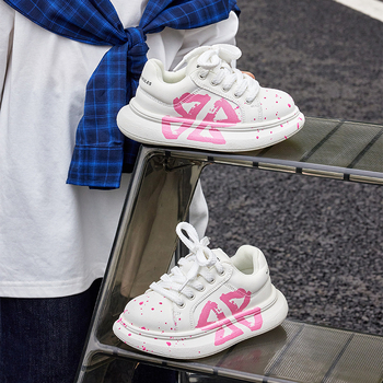 Gyerekek grafiti tornacipő – grafiti mintázat, felsőrész mikroszálas bőr, EVA hab talp, Velcro-zárás, 4–16 éveseknek