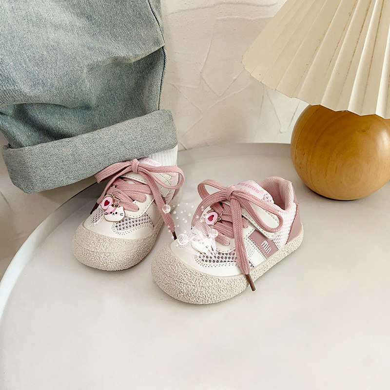 Gyerekeknek készült mesh felső részű sportcipő Velcro-zárral, alacsony talpú, koreai stílusú, hímzett karikatúra mintával, lélegző, 1-6 éveseknek