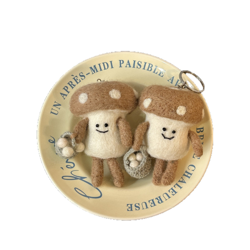Gomba alakú filc medál, kézzel készített, dísz a táskára és kulcstartó, rajzfilmszerű stílus, tél 2025