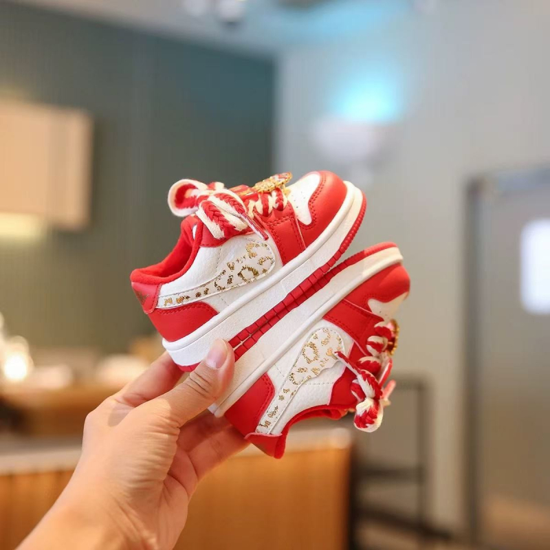 Téli gyerek sportcipő, fleece béléssel, Velcro-zárás, alacsony szár, gumitalp