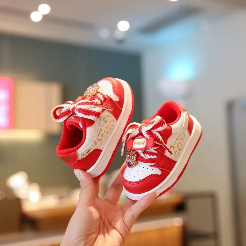 Téli gyerek sportcipő, fleece béléssel, Velcro-zárás, alacsony szár, gumitalp