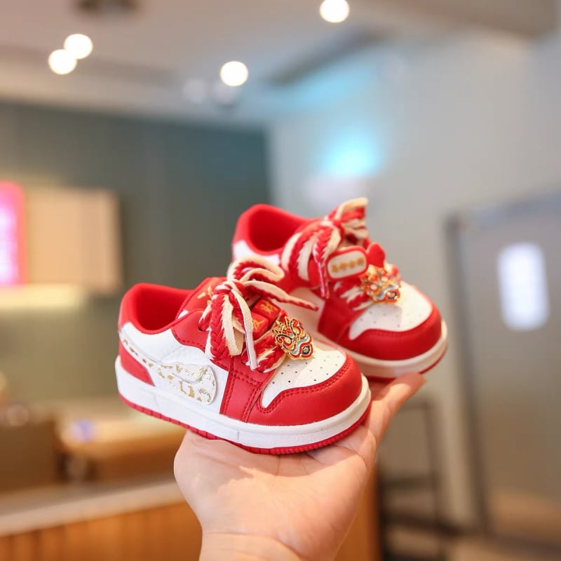 Téli gyerek sportcipő, fleece béléssel, Velcro-zárás, alacsony szár, gumitalp