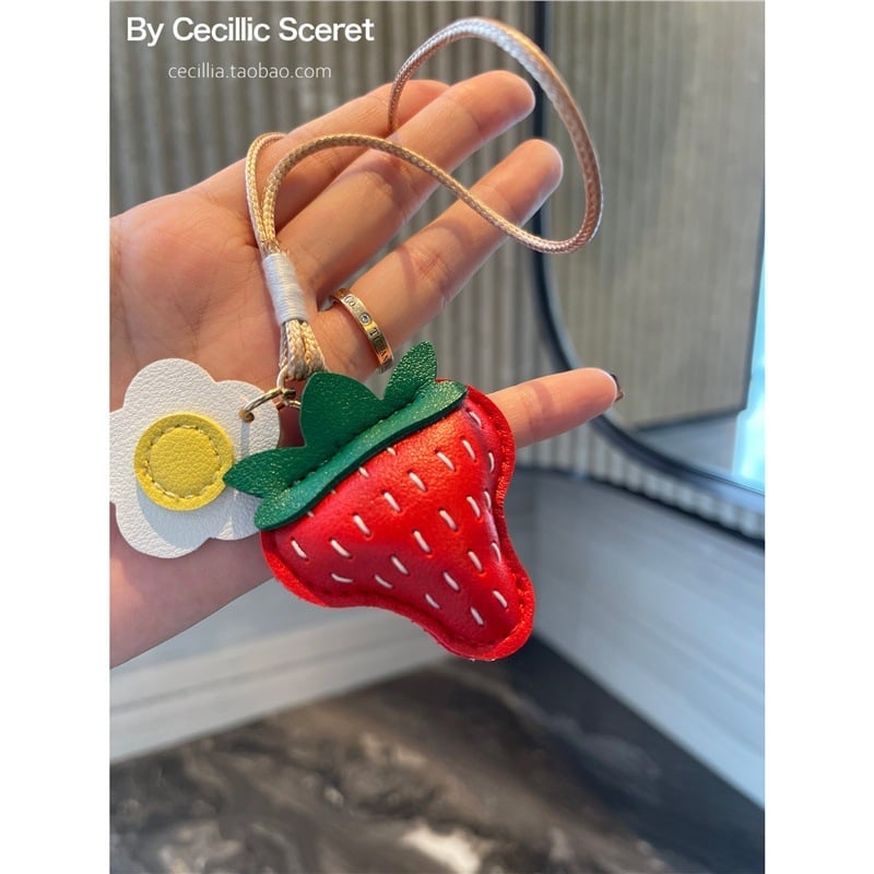 Ръчно изработена висулка за чанта, 3D ягодова форма, PU материал, декоративна украса, есен 2025