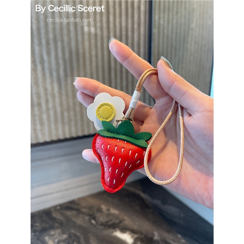 Ръчно изработена висулка за чанта, 3D ягодова форма, PU материал, декоративна украса, есен 2025