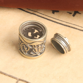 Ключодържател от месинг с кух съд за ароматерапия и мотив Танг растителен, унисекс цилиндричен дизайн