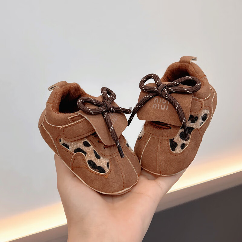 Cipele za bebe: gornji dio od nubuka (suede), Velcro kopča, mekana protuklizna i otporna potplat, za uzrast 12-36 mjeseci i 24-48 mjeseci