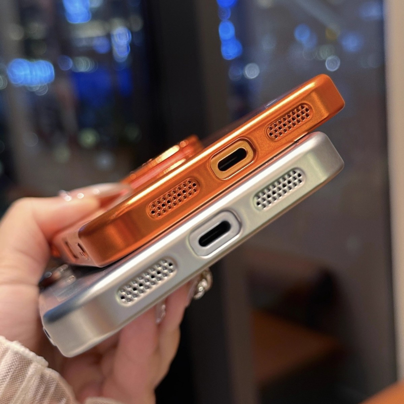 Kućište za iPhone 17 Pro Max s elektroplatiranim polikarbonatom, nevidljivim držačem i prozirnim zaštitnikom leće