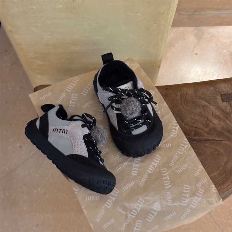 Dječje unisex tenisice za trčanje — gornji dio od prave kože, Velcro zatvarač, niski profil s mat završetkom, debeli protuklizni đon za toplinu, uzrast 12–36 mjeseci