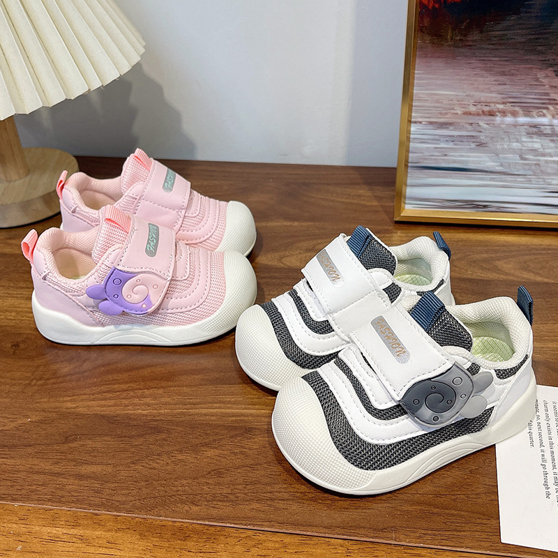 Funkcionalne cipelice za bebe – prozračne gornje od sintetičke kože i mreže, Velcro zatvarač, nizak profil, uzrast 0–36 mjeseci