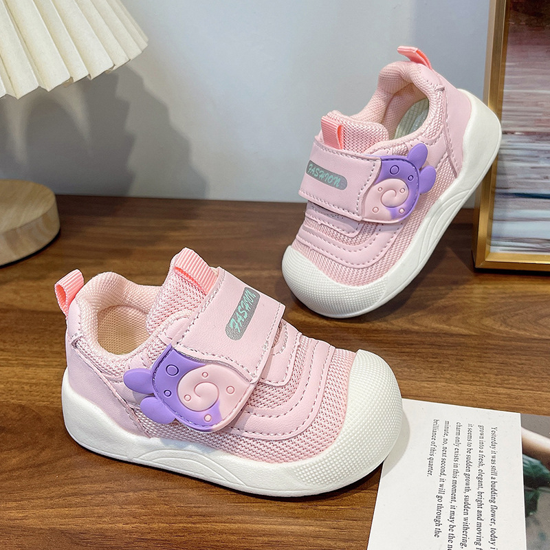 Funkcionalne cipelice za bebe – prozračne gornje od sintetičke kože i mreže, Velcro zatvarač, nizak profil, uzrast 0–36 mjeseci