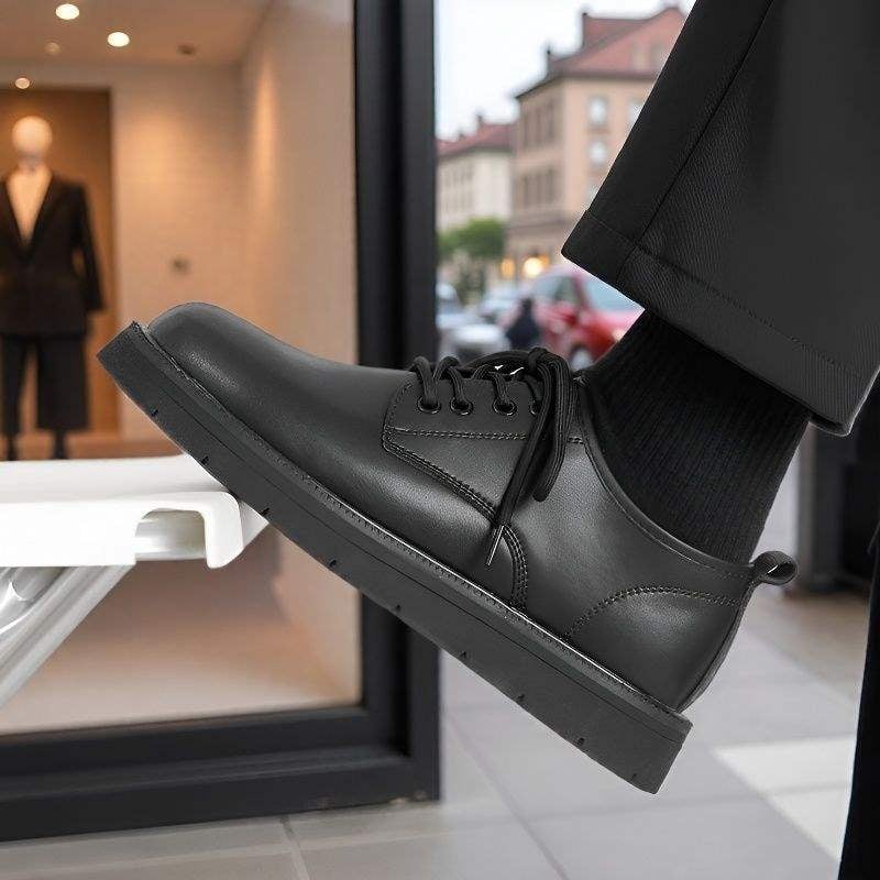 Férfi bőr cipő angol stílusban, fűzős, kerek orrú, alacsony profil, nyúl szőrrel bélés, magasság növelés
