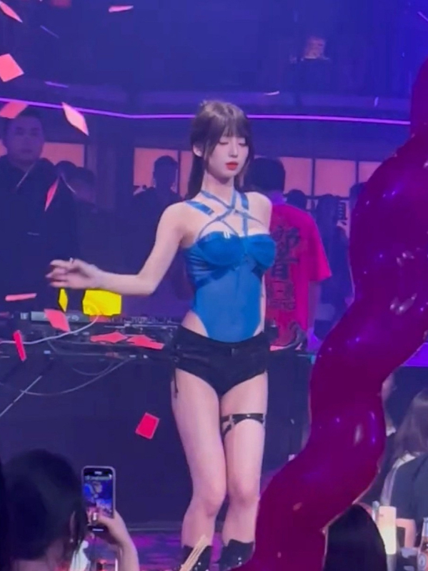 Női színpadi jelmez bár- és éjszakai klubhoz — szexi street-hipster stílus, 95% pamut, Nyár 2025