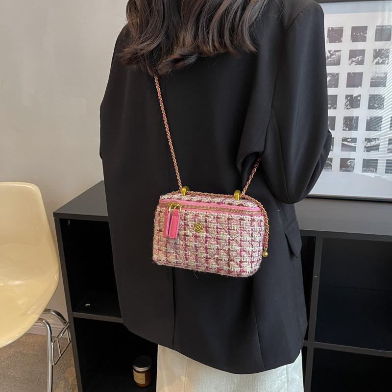Torba u Chanel stilu, tkanina umjetničke izrade, kvadratna crossbody torba sa zatvaračem, podstava od poliestera, unutarnji džep sa zatvaračem i džep za telefon