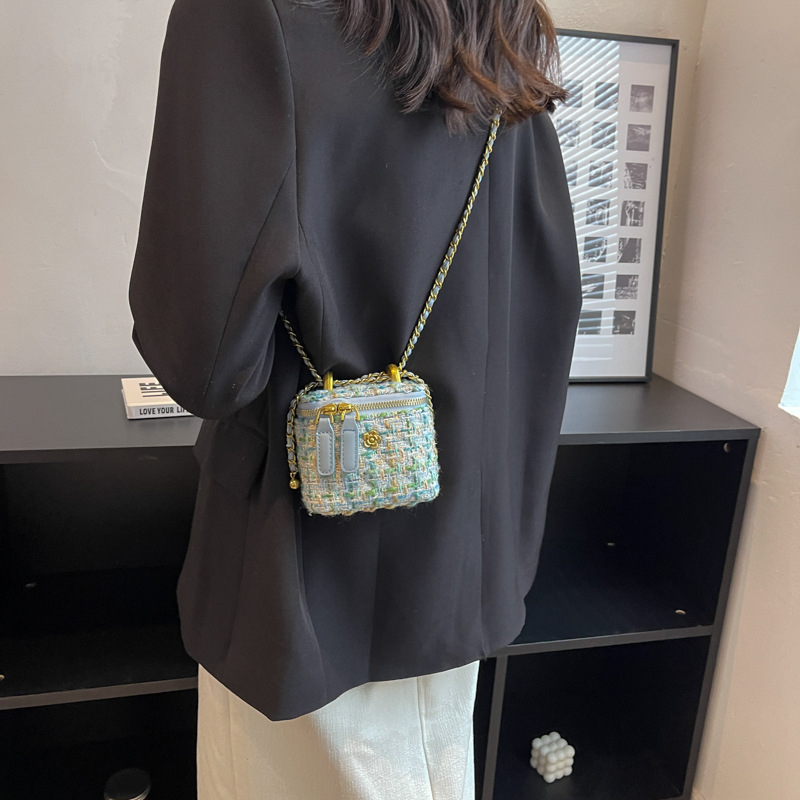 Torba u Chanel stilu, tkanina umjetničke izrade, kvadratna crossbody torba sa zatvaračem, podstava od poliestera, unutarnji džep sa zatvaračem i džep za telefon