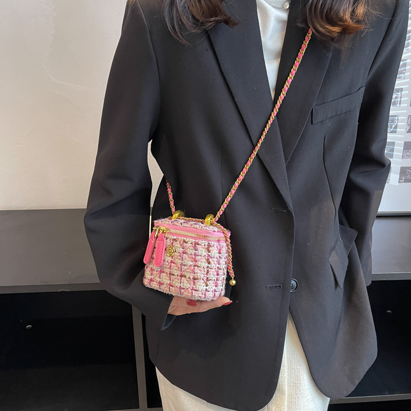 Torba u Chanel stilu, tkanina umjetničke izrade, kvadratna crossbody torba sa zatvaračem, podstava od poliestera, unutarnji džep sa zatvaračem i džep za telefon