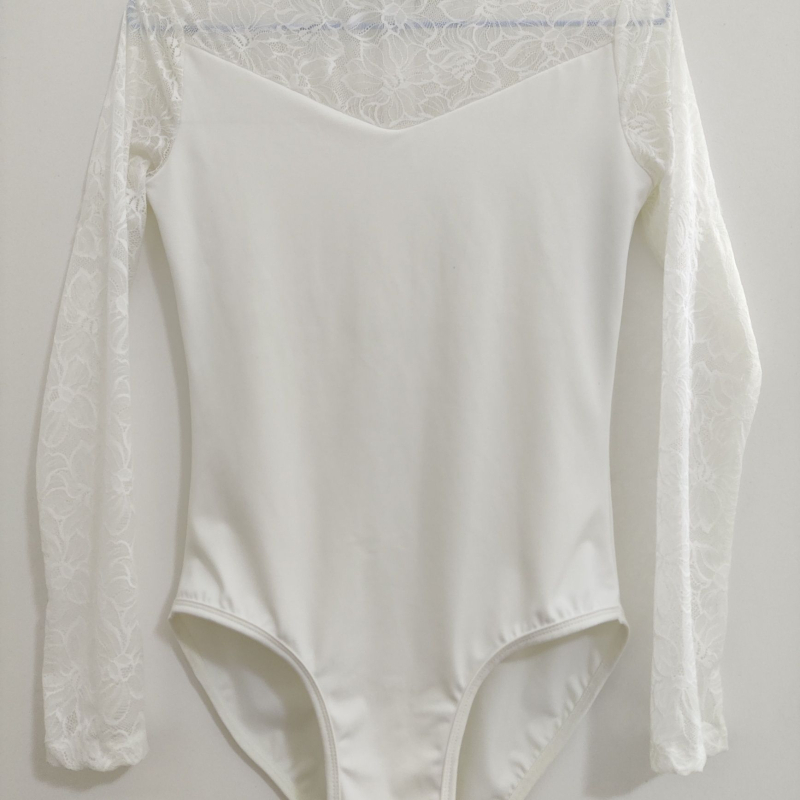 Ολόσωμο κορμάκι με δαντέλα, κινεζικός γιακάς και μακρυά μανίκια για αερογυμναστική γιόγκα; PVC κύριο ύφασμα 90–95%, TR ύφασμα; κινεζικό στυλ, λογοτεχνικό ρετρό; κυκλοφορεί άνοιξη 2025