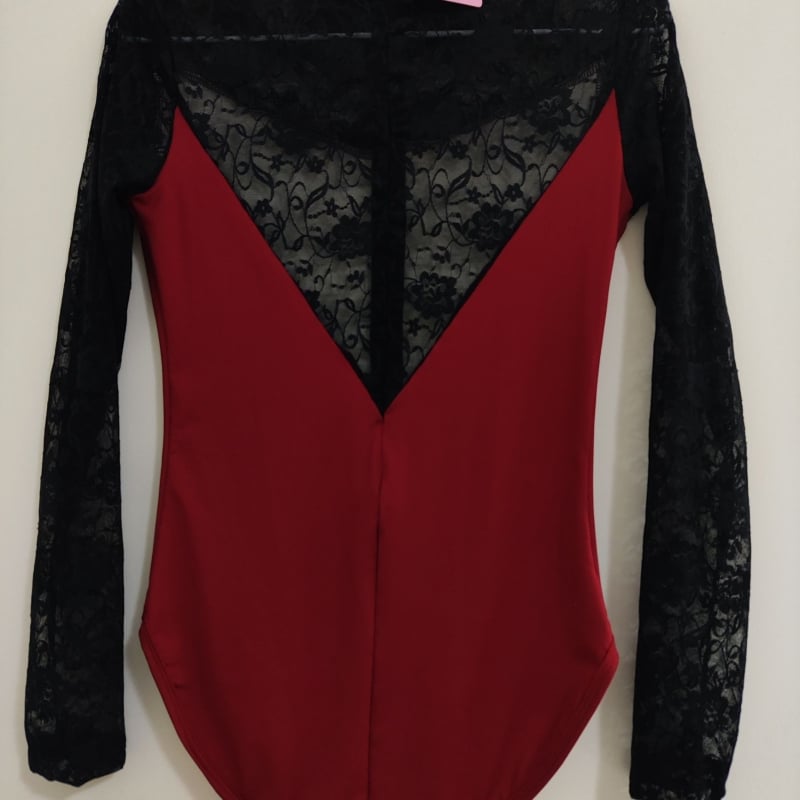 Ολόσωμο κορμάκι με δαντέλα, κινεζικός γιακάς και μακρυά μανίκια για αερογυμναστική γιόγκα; PVC κύριο ύφασμα 90–95%, TR ύφασμα; κινεζικό στυλ, λογοτεχνικό ρετρό; κυκλοφορεί άνοιξη 2025