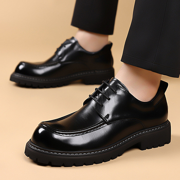 Férfi bőrcipő fűzős, vastag talppal, kerek orral, alacsony felsőrésszel, felső anyag: mikro szálas bőr, talp: gumi