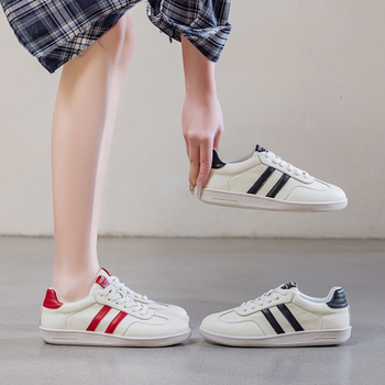 Γυναικείες δερμάτινες sneakers τύπου lazy, με στρογγυλή μύτη, μπροστινό κορδόνι, χαμηλό πάνω μέρος, χαμηλό τακούνι 1–3 εκ