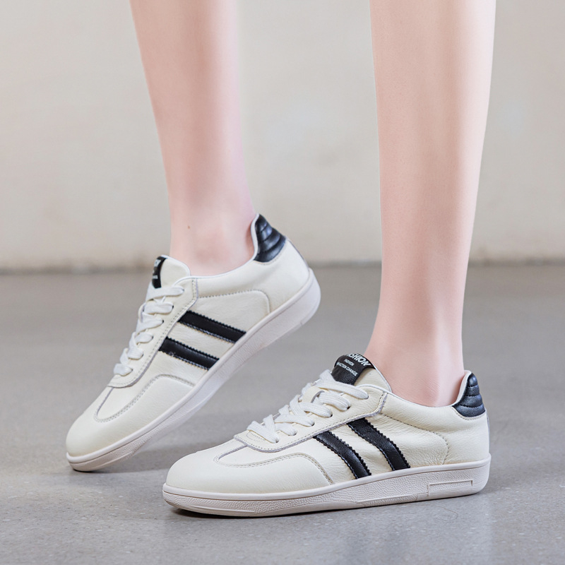 Γυναικείες δερμάτινες sneakers τύπου lazy, με στρογγυλή μύτη, μπροστινό κορδόνι, χαμηλό πάνω μέρος, χαμηλό τακούνι 1–3 εκ