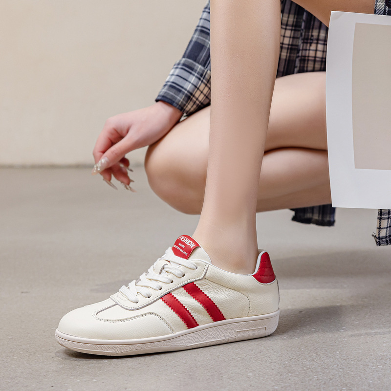 Γυναικείες δερμάτινες sneakers τύπου lazy, με στρογγυλή μύτη, μπροστινό κορδόνι, χαμηλό πάνω μέρος, χαμηλό τακούνι 1–3 εκ
